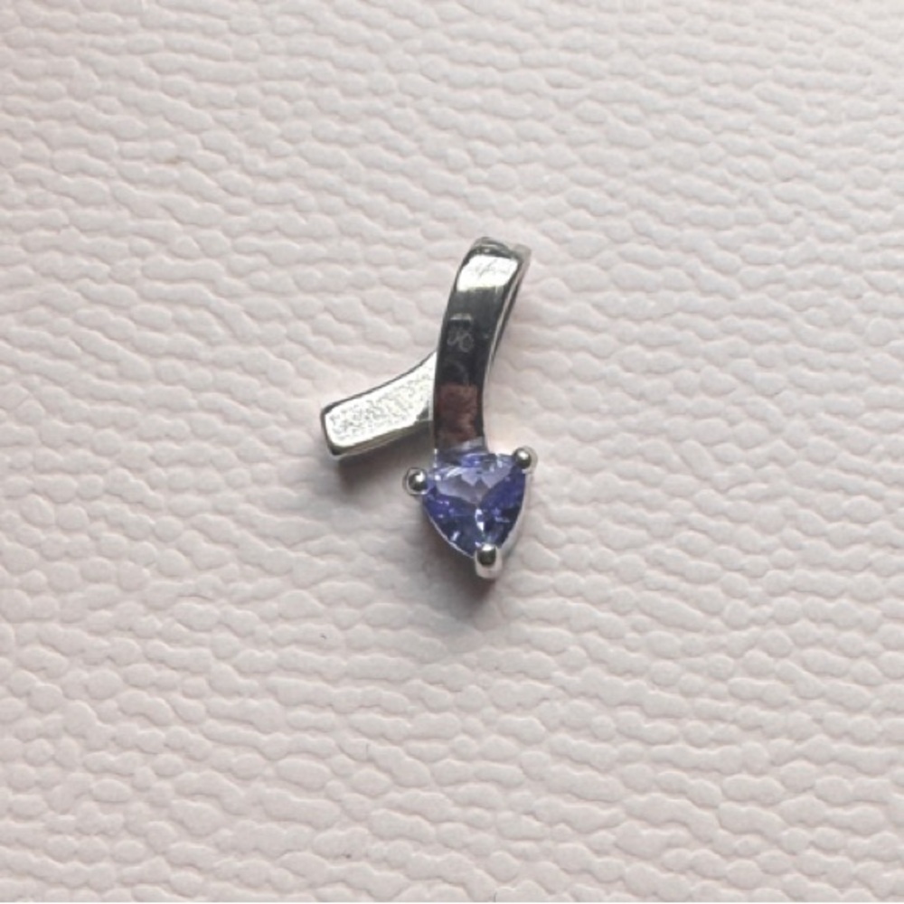 Elegant Silver Necklace with Purple Gemstone